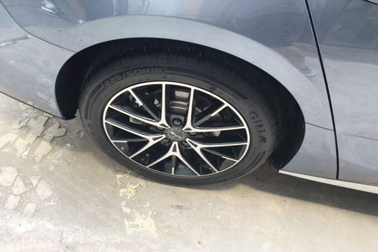 Used BYD Seal 07 DM-i 2025 DM-i 1.5L 125km Luxury Model Right Rear Wheel Hub