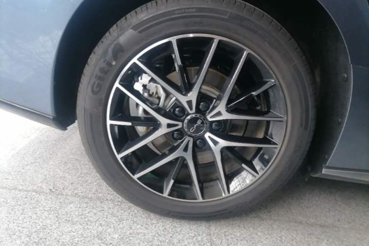Used BYD Seal 07 DM-i 2025 DM-i 1.5L 125km Elite Model Right Rear Wheel Hub