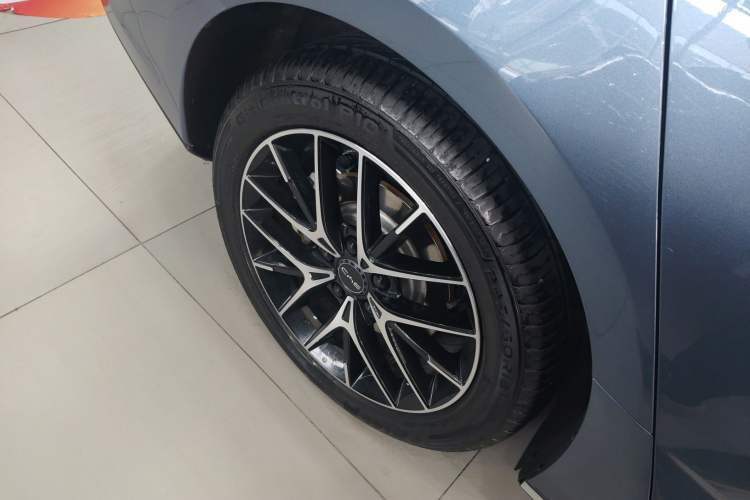 Used BYD Seal 07 DM-i 2025 Intelligent Driving Version DM-i 1.5L 125 km Luxury Edition Right Rear Wheel Hub