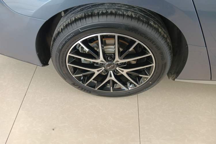 Used BYD Seal 07 DM-i 2025 DM-i 1.5L 125km Elite Model Right Rear Wheel Hub