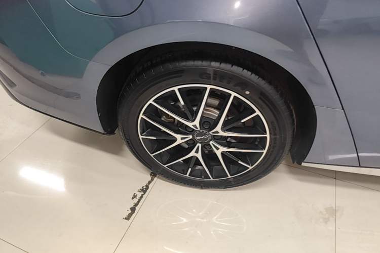 Used BYD Seal 07 DM-i 2025 Intelligent Driving Version DM-i 1.5L 125 km Prestige Edition Right Rear Wheel Hub