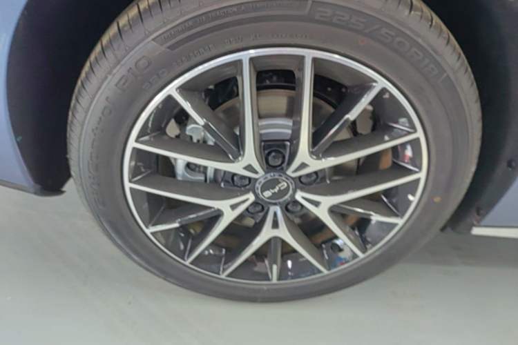 Used BYD Seal 07 DM-i 2025 DM-i 1.5T 125km Flagship Model Right Rear Wheel Hub