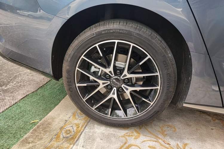Used BYD Seal 07 DM-i 2025 DM-i 1.5L 125km Elite Model Right Rear Wheel Hub