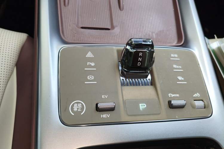 Used BYD Seal 07 DM-i 2025 DM-i 1.5L 125km Luxury Model Gear Lever
