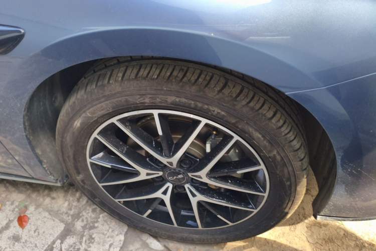 Used BYD Seal 07 DM-i 2025 DM-i 1.5L 125km Luxury Model Right Front Wheel Hub