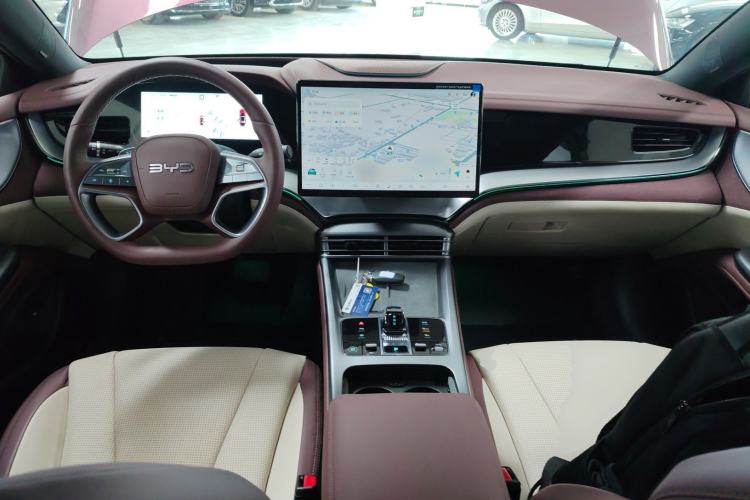 Used BYD Seal 07 DM-i 2025 Intelligent Driving Version DM-i 1.5L 125 km Prestige Edition Center Console