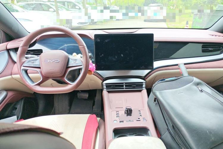 Used BYD Seal 07 DM-i 2025 Intelligent Driving Version DM-i 1.5L 125 km Luxury Edition Center Console