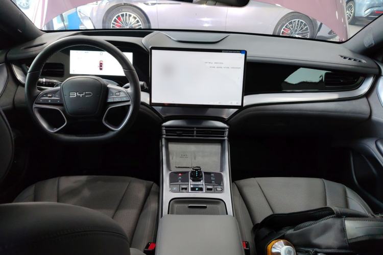 Used BYD Seal 07 DM-i 2025 DM-i 1.5L 125km Elite Model Center Console