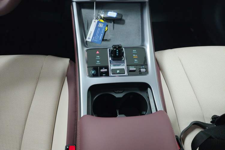 Used BYD Seal 07 DM-i 2025 Intelligent Driving Version DM-i 1.5L 125 km Prestige Edition Gear Lever
