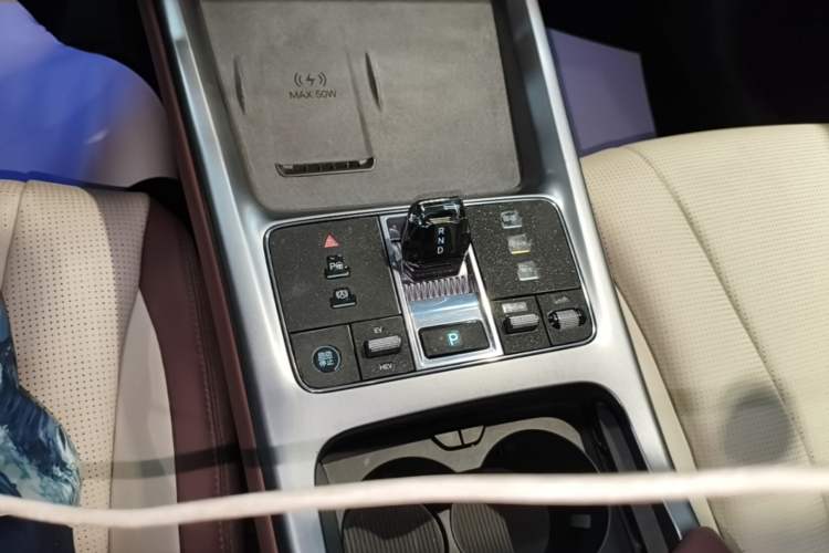 Used BYD Seal 07 DM-i 2025 Intelligent Driving Version DM-i 1.5L 125 km Luxury Edition Gear Lever