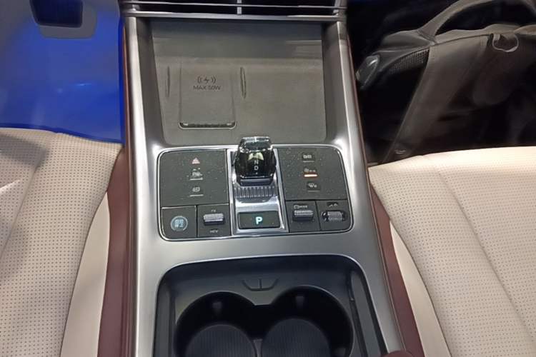Used BYD Seal 07 DM-i 2025 Intelligent Driving Version DM-i 1.5L 125 km Luxury Edition Gear Lever