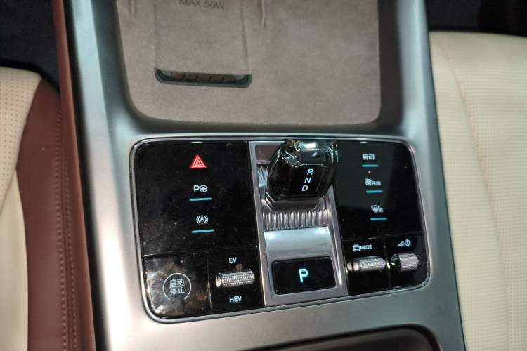 Used BYD Seal 07 DM-i 2025 Intelligent Driving Version DM-i 1.5L 125 km Prestige Edition Gear Lever
