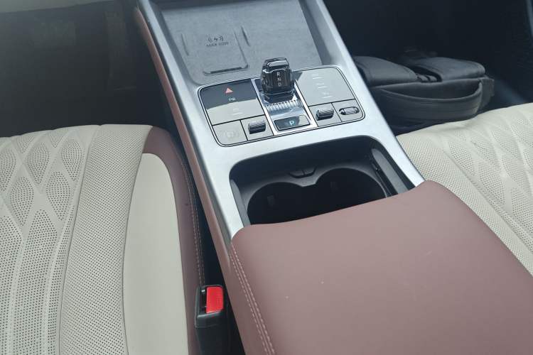 Used BYD Seal 07 DM-i 2025 Intelligent Driving Version DM-i 1.5T 125 km Range Flagship Edition Gear Lever