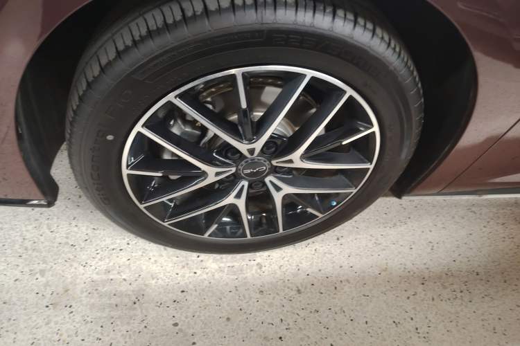 Used BYD Seal 07 DM-i 2025 DM-i 1.5T 125km Flagship Model Left Front Wheel Hub