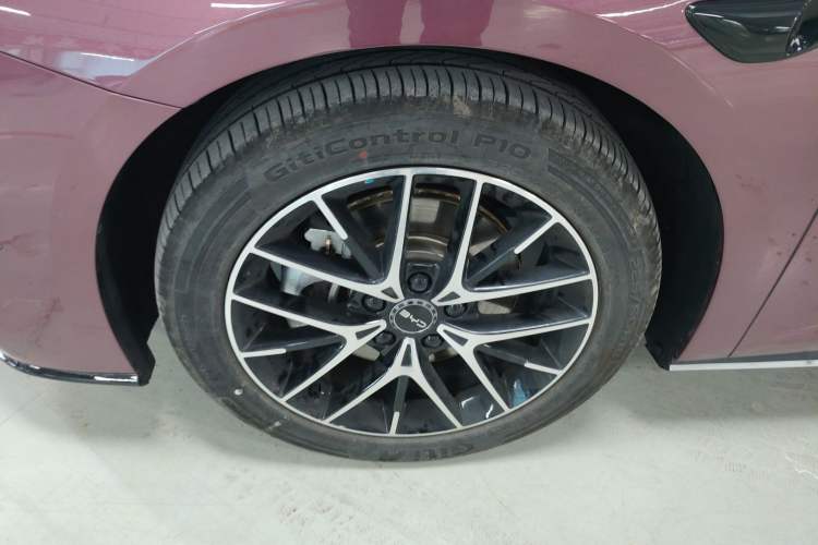 Used BYD Seal 07 DM-i 2025 Intelligent Driving Version DM-i 1.5L 125 km Prestige Edition Left Front Wheel Hub