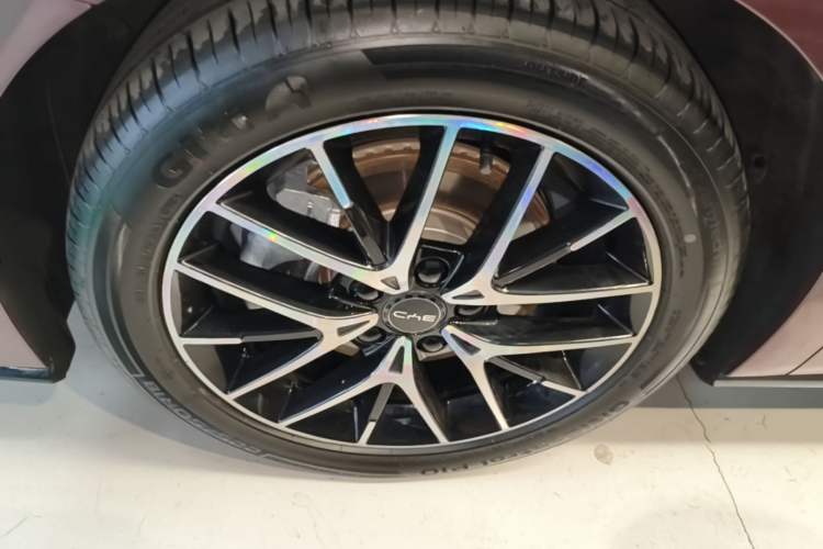 Used BYD Seal 07 DM-i 2025 Intelligent Driving Version DM-i 1.5L 125 km Luxury Edition Left Front Wheel Hub