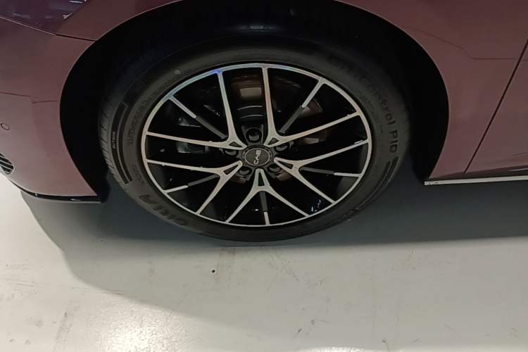 Used BYD Seal 07 DM-i 2025 Intelligent Driving Version DM-i 1.5L 125 km Luxury Edition Left Front Wheel Hub