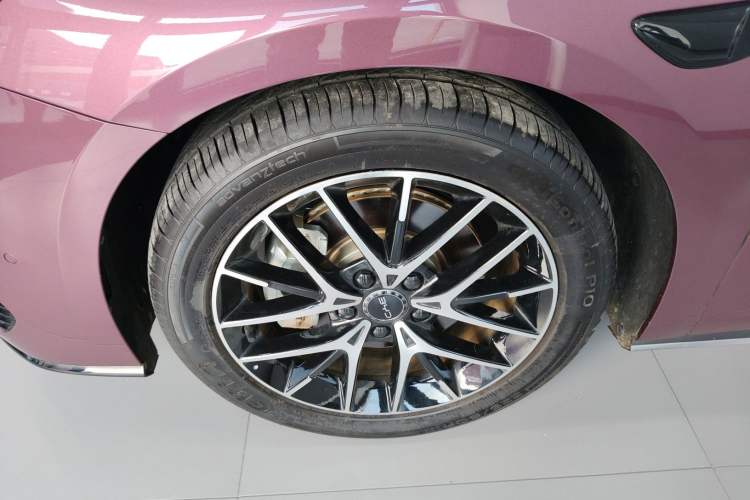 Used BYD Seal 07 DM-i 2025 DM-i 1.5L 125km Elite Model Left Front Wheel Hub