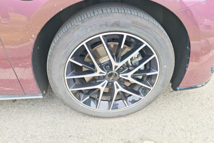 Used BYD Seal 07 DM-i 2025 Intelligent Driving Version DM-i 1.5L 125 km Luxury Edition Right Front Wheel Hub