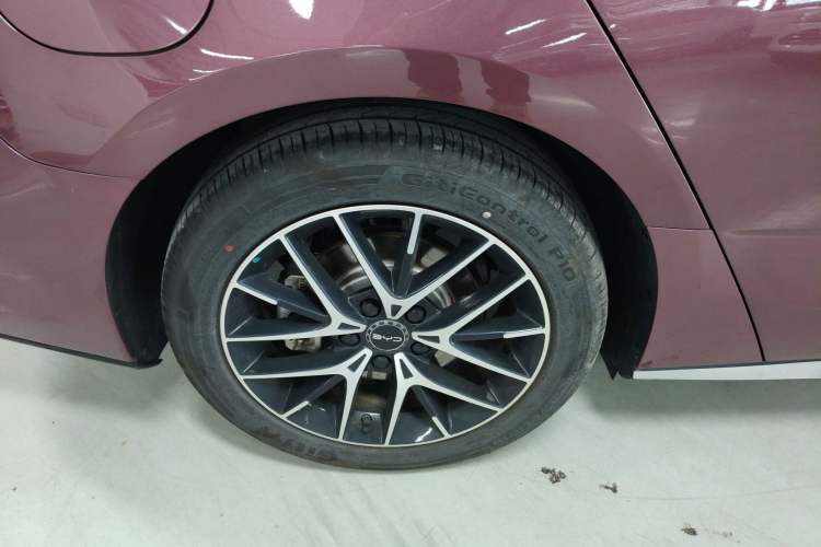 Used BYD Seal 07 DM-i 2025 Intelligent Driving Version DM-i 1.5L 125 km Prestige Edition Right Rear Wheel Hub