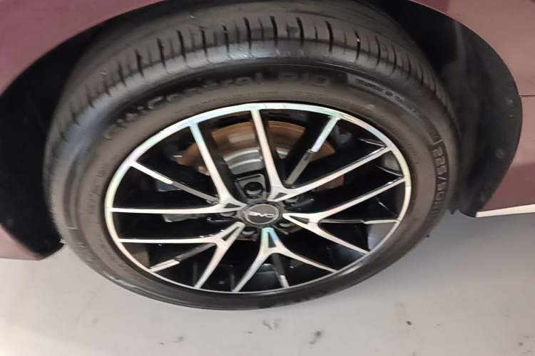 Used BYD Seal 07 DM-i 2025 Intelligent Driving Version DM-i 1.5L 125 km Luxury Edition Right Rear Wheel Hub