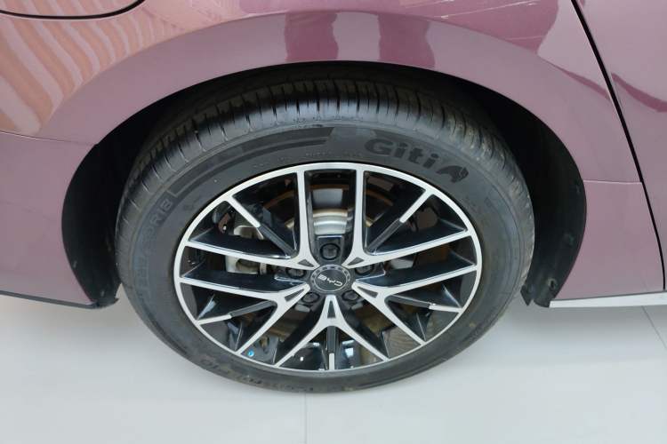 Used BYD Seal 07 DM-i 2025 DM-i 1.5L 125km Elite Model Right Rear Wheel Hub