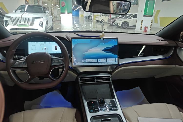Used BYD Seal 07 DM-i 2025 Intelligent Driving Version DM-i 1.5L 125 km Luxury Edition Center Console