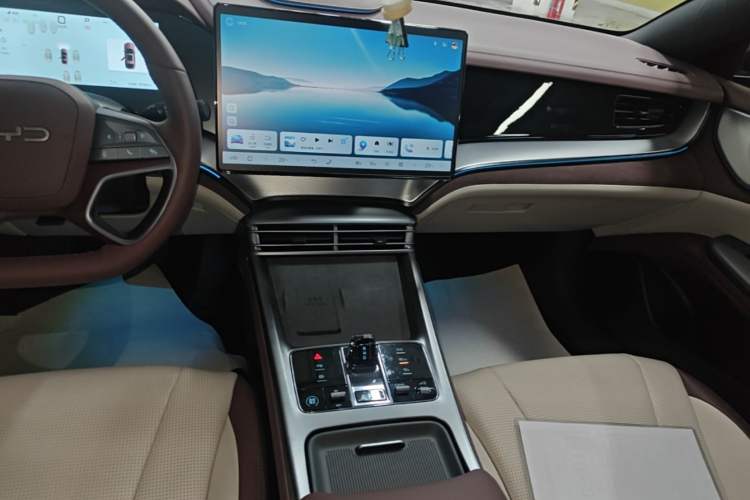 Used BYD Seal 07 DM-i 2025 Intelligent Driving Version DM-i 1.5L 125 km Luxury Edition Gear Lever