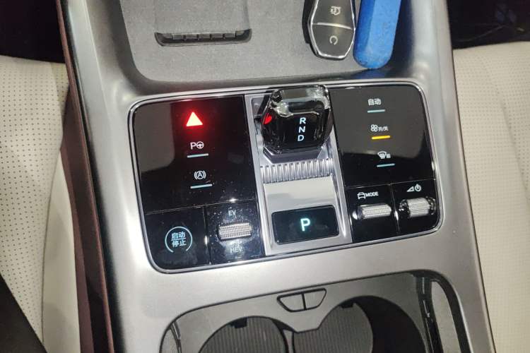 Used BYD Seal 07 DM-i 2025 Intelligent Driving Version DM-i 1.5L 125 km Prestige Edition Gear Lever