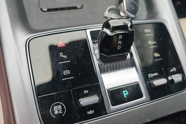 Used BYD Seal 07 DM-i 2025 DM-i 1.5L 125km Luxury Model Gear Lever