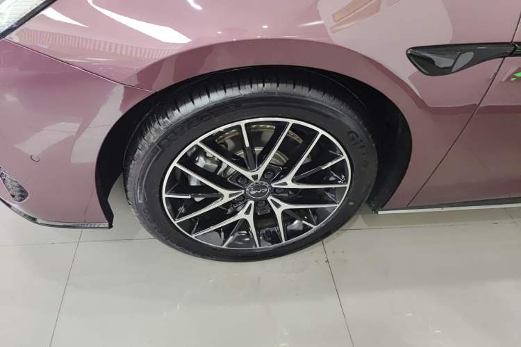 Used BYD Seal 07 DM-i 2025 Intelligent Driving Version DM-i 1.5L 125 km Prestige Edition Left Front Wheel Hub