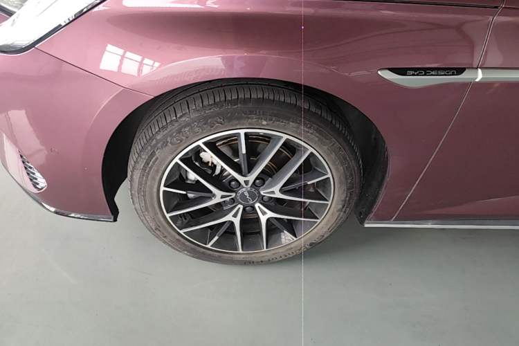 Used BYD Seal 07 DM-i 2025 DM-i 1.5T 125km Flagship Model Left Front Wheel Hub