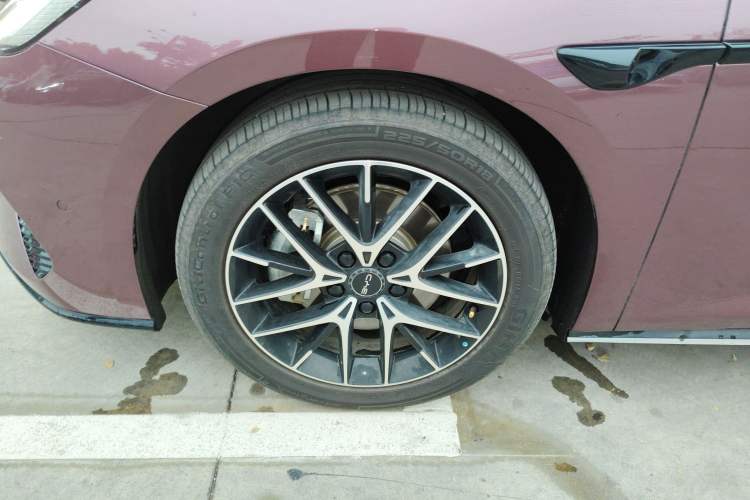 Used BYD Seal 07 DM-i 2025 Intelligent Driving Version DM-i 1.5L 125 km Prestige Edition Left Front Wheel Hub