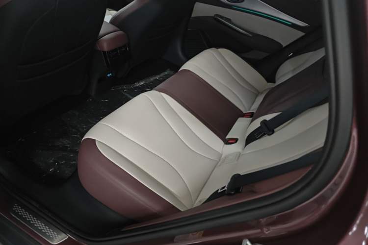 Used BYD Seal 07 DM-i 2025 Intelligent Driving Version DM-i 1.5L 125 km Luxury Edition Left Rear Seat