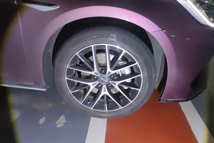Used BYD Seal 07 DM-i 2025 DM-i 1.5L 125km Prestige Model Right Front Wheel Hub