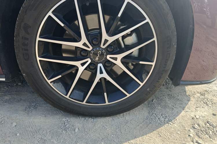 Used BYD Seal 07 DM-i 2025 DM-i 1.5L 125km Prestige Model Right Front Wheel Hub