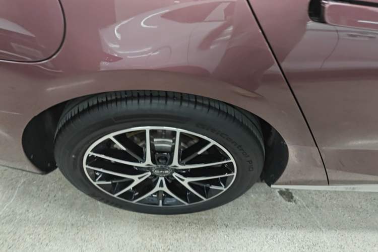 Used BYD Seal 07 DM-i 2025 Intelligent Driving Version DM-i 1.5L 125 km Luxury Edition Right Rear Wheel Hub