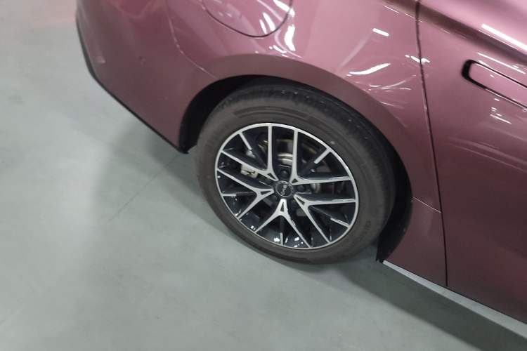 Used BYD Seal 07 DM-i 2025 DM-i 1.5L 125km Prestige Model Right Rear Wheel Hub