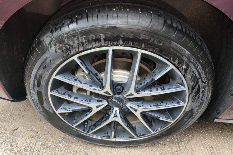 Used BYD Seal 07 DM-i 2025 DM-i 1.5T 125km Flagship Model Right Rear Wheel Hub
