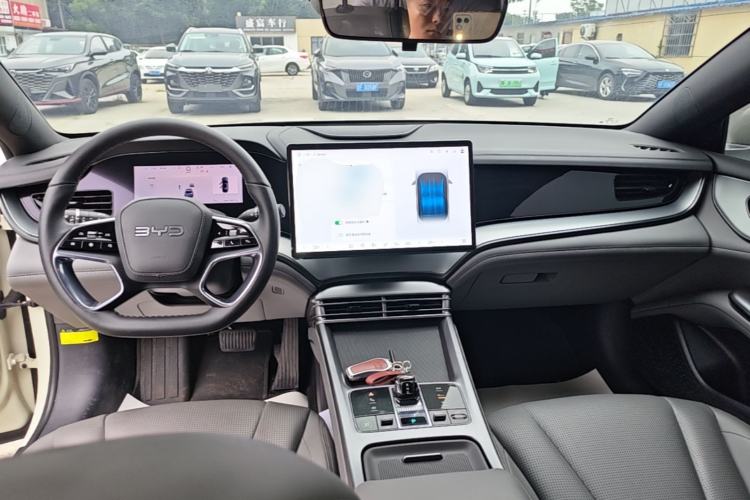 Used BYD Seal 07 DM-i 2025 DM-i 1.5L 125km Elite Model Center Console