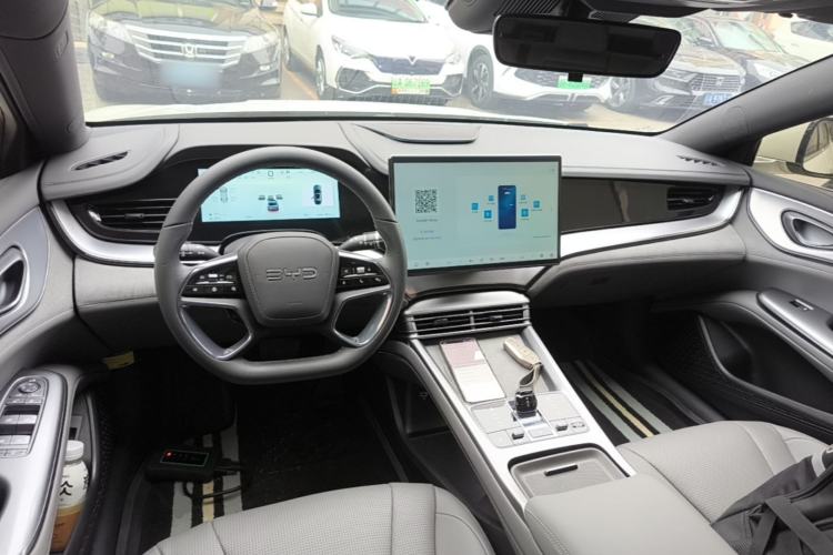 Used BYD Seal 07 DM-i 2025 DM-i 1.5L 125km Luxury Model Center Console