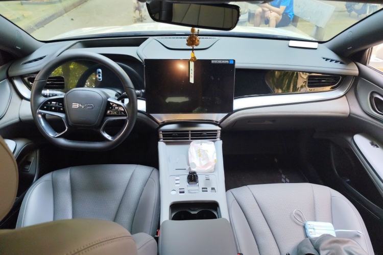 Used BYD Seal 07 DM-i 2025 Intelligent Driving Version DM-i 1.5L 125 km Prestige Edition Center Console