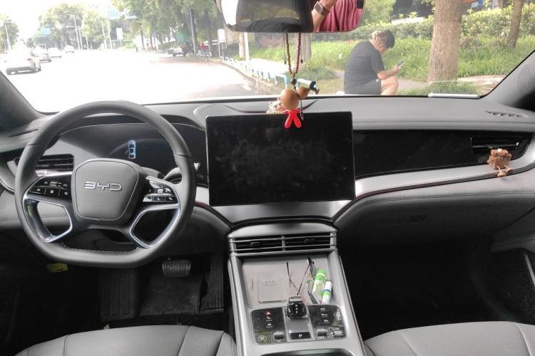 Used BYD Seal 07 DM-i 2025 DM-i 1.5L 125km Luxury Model Center Console