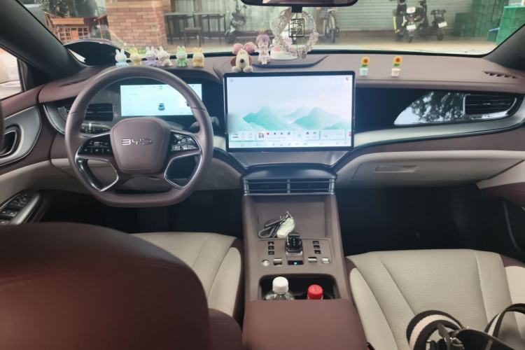 Used BYD Seal 07 DM-i 2025 DM-i 1.5L 125km Luxury Model Center Console