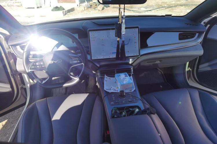 Used BYD Seal 07 DM-i 2025 DM-i 1.5L 125km Luxury Model Center Console