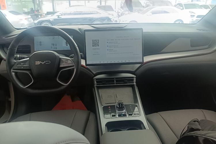 Used BYD Seal 07 DM-i 2025 Intelligent Driving Version DM-i 1.5L 125 km Luxury Edition Center Console