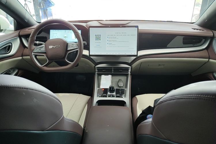 Used BYD Seal 07 DM-i 2025 Intelligent Driving Version DM-i 1.5L 125 km Prestige Edition Center Console