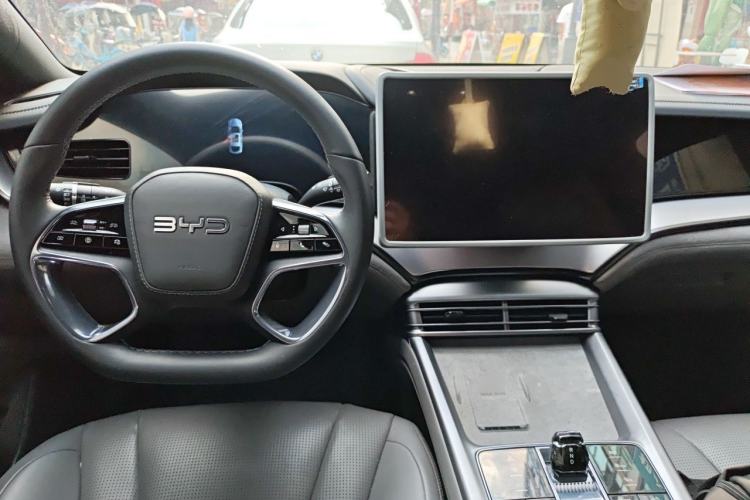 Used BYD Seal 07 DM-i 2025 DM-i 1.5L 125km Luxury Model Center Console