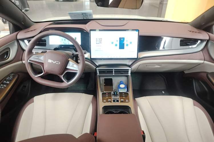 Used BYD Seal 07 DM-i 2025 Intelligent Driving Version DM-i 1.5L 125 km Prestige Edition Center Console