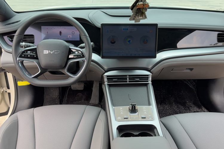 Used BYD Seal 07 DM-i 2025 DM-i 1.5L 70km Elite Model Center Console